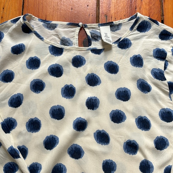 H&M white and blue polka dot blouse. Office, classic. Size small, spring - Picture 2 of 4